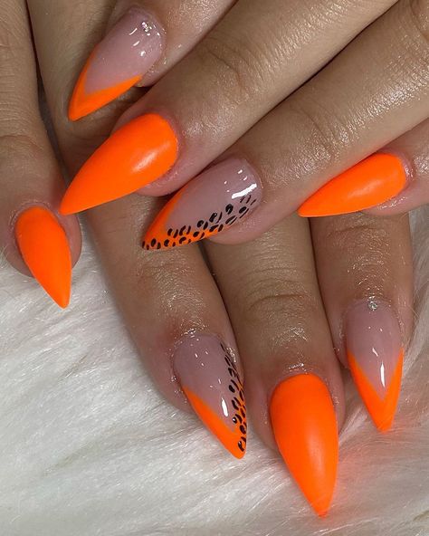 Orange Stilleto Nails Long, Orange Neon Nails Design, Orange Stiletto Nails Designs, Orange Stiletto Nails, Orange Nails Design, Orange Red Nails, Blush Pink Nails, Neon Acrylic Nails, Cheetah Nail Designs