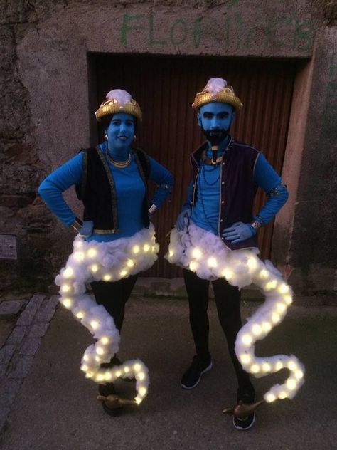 GENIOS DE LA LÁMPARA en los Carnavales de Garciaz, Cáceres 2015. Disfraces customizados y hechos a mano. disfraz disfraces carnaval carnival costume original easy fácil divertido funny mejor the best genio lampara luces iluminacion garciaz caceres aladdin aladin yasmin azul blue genie Genie Costume Men, Genie Couple Costume, Female Genie Costume, Arabian Night Costume, Aladdin Trunk Or Treat Ideas, Aladdin Trunk Or Treat, Genie Halloween Costumes, Diy Genie Costume, Aladdin Genie Costume