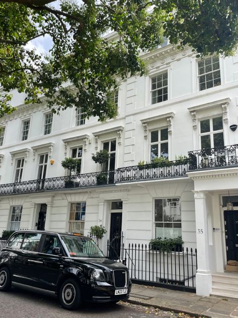 Chelsea Townhouse, Townhouse Exterior, Photo Dream, London Dreams, London Townhouse, Kensington And Chelsea, London Aesthetic, Chelsea London, House In Nature