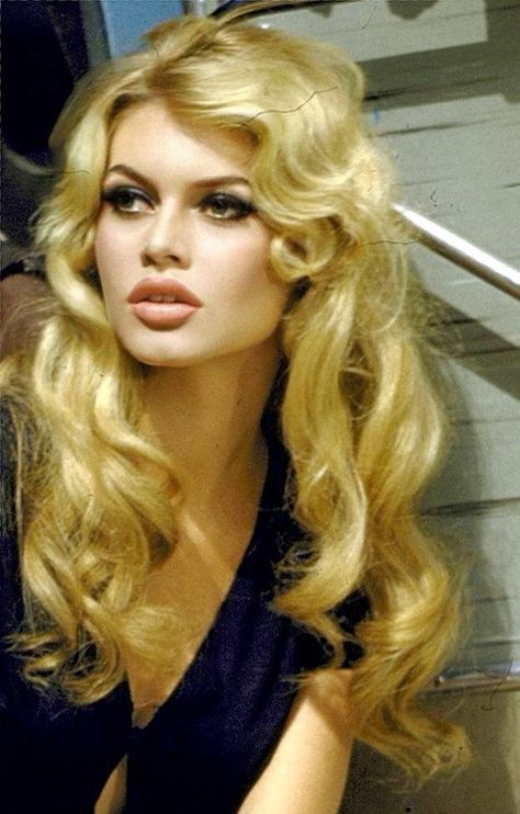 Vintage Hairstyles For Long Hair With Bangs, Blonde Old Hollywood Hair, Old Hollywood Style Hair, Bridgette Bardot Hair, 50s Hairstyles For Long Hair, 1910s Hair, Bridget Bardot Hair, Bridget Bardo, Brigitte Bardot 60s