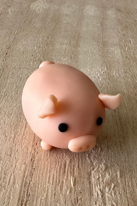 Cute Polymer Clay Animals Easy, Cute Clay Keychains Easy, Cute Things To Sculpt With Clay, Cute Ceramic Animals, Mini Clay Sculptures Easy, Little Clay Figures Easy, Simple Clay Animals, Animal Clay Ideas, Cute Clay Sculptures Easy