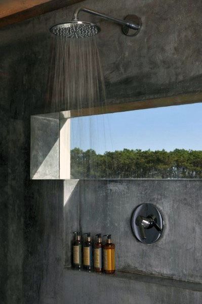 Concrete Shower, Drømme Bad, Exterior Windows, Window In Shower, Concrete Bathroom, Beton Design, Shower Niche, Bathroom Windows, Outdoor Bathrooms