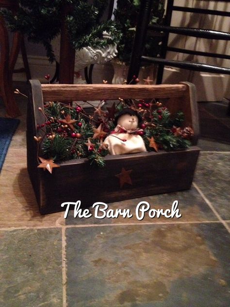 More Primitive Christmas Decor from The Barn Porch! Primitive Christmas Decorating, Primitive Christmas Decor, Christmas Bazaar, Basic Woodworking, Wooden Tool Boxes, Vintage Boxes, Wooden Farmhouse, Rustic Woodworking, Box Decor