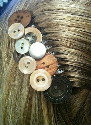 Button Hair Accessories, Diy Hairpin, Button Projects, Button Creations, Button Headband, Button Ideas, Button Craft, Hair Clips Diy, Hair Adornments