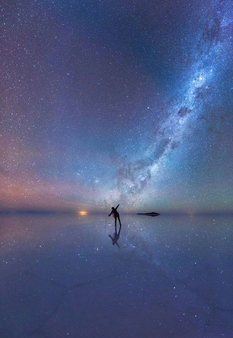 15. “The Mirrored Night Sky”, by Xiaohua Zhao, China | 17 Phenomenal Pictures Of Space That Will Fill You With Awe Cer Nocturn, Tata Surya, Sistem Solar, Matka Natura, Whatsapp Wallpaper, Sky Full Of Stars, Sky Full, Wallpaper Tumblr, Space Photos