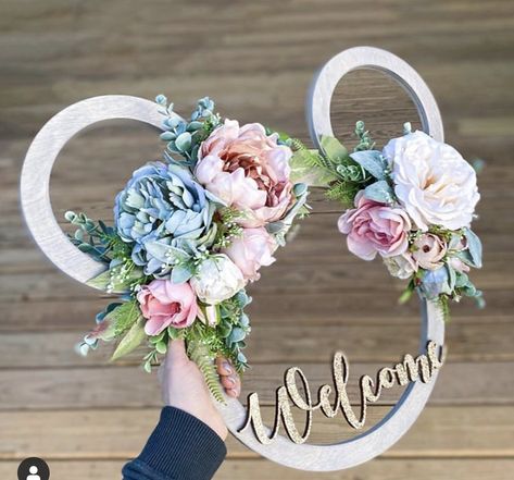 Disney Engagement Party Ideas, Mickey Mouse Bridal Shower Ideas, Disney Wedding Ideas Subtle, Disney Crafts For Adults, Disney Themed Bridal Shower, Disney Bachelorette Parties, Mickey Mouse Wreath, Disney Wreath, Disney Craft