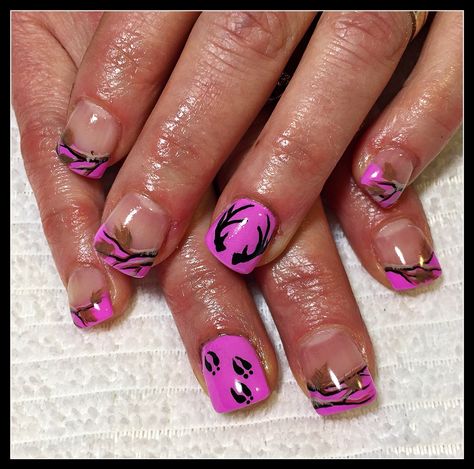 Pink camo Bottom Land Camo Nails, Pink Camo Nails Designs, Camouflage Nails Designs, Hunting Nail Designs, Cute Country Nails, Camo Acrylic Nails, Hunting Nails, Pink Camo Nails, Camo Nail Designs