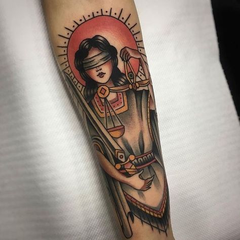 Lady Justice Tattoo, Scales Of Justice Tattoo, Justice Tattoo, Tato Tradisional, Libra Tattoo, Scale Tattoo, Tattoo Old School, Lady Justice, Back Of Shoulder Tattoo