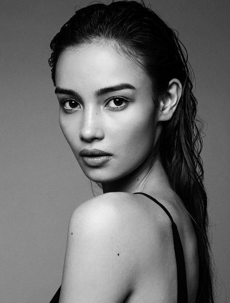 Shooting Photo Studio, Black And White Models, Model Headshots, Kelsey Merritt, Headshots Women, Studio Portrait Photography, Studio Poses, Shotting Photo, Photographie Portrait Inspiration