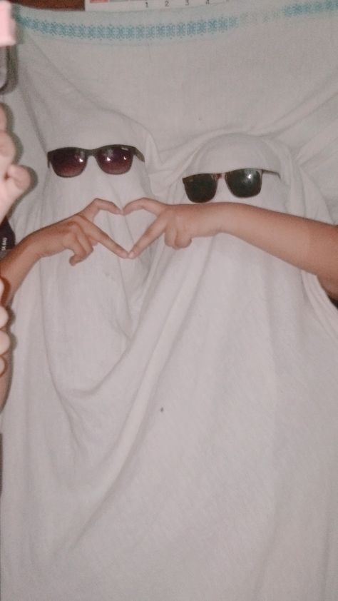 Ghost Costume Aesthetic, Ghost With Sunglasses, Ghost Aesthetic, Spooky Pictures, Halloween Photography, Ghost Costume, Ghost Pictures, Funny Ghost, Playlist Covers