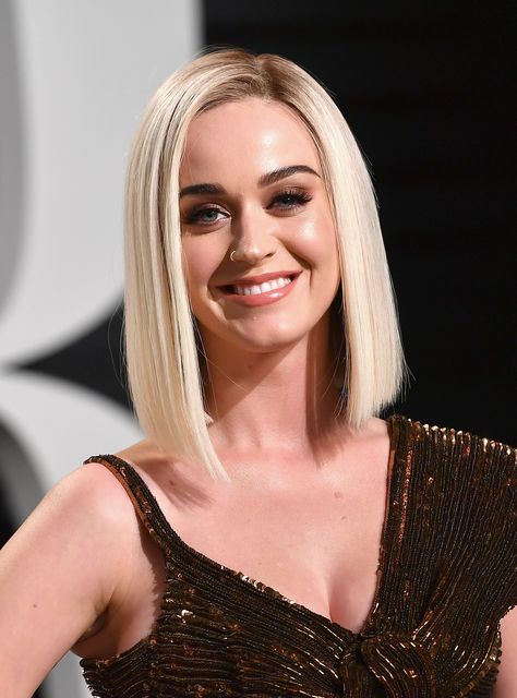 Katy Perry Blonde, Shoulder Length Bobs, Katy Perry Hair, Grey Bob, Full Lace Wig Glueless, Waist Length Hair, Celebrity Wigs, Blonde Hair Extensions, Shoulder Length Bob