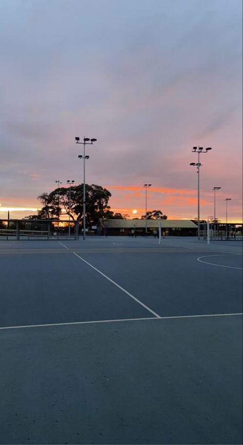 Sport Aesthetic Netball, Netbal Aesthetic, Aesthetic Netball Wallpaper, Netball Background, Netball Court Aesthetic, Aesthetic Netball Pictures, Netball Aesthetic Wallpaper, Aesthetic Netball, Netball Wallpaper