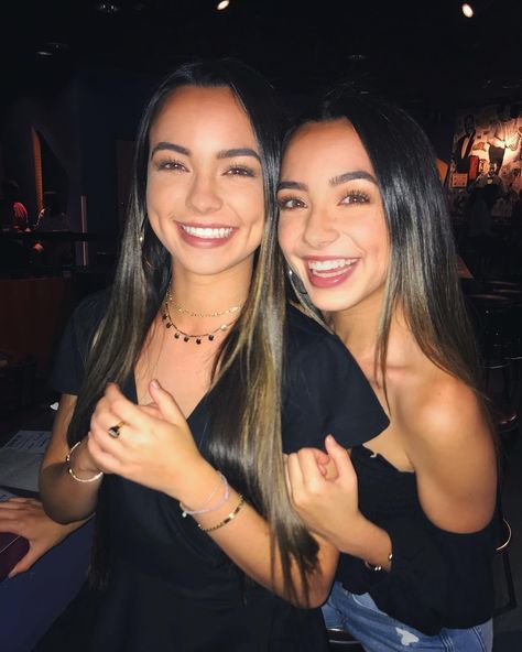 Thanks for all the birthday wishes! Happy birthday @vanessamerrell! Love you so much! 🎉💜 Merrill Twins, Merell Twins, Veronica And Vanessa, Veronica Merrell, Vanessa Merrell, Sisters Goals, Merrell Twins, Navy Blue Cocktail Dress, Best Friend Photoshoot