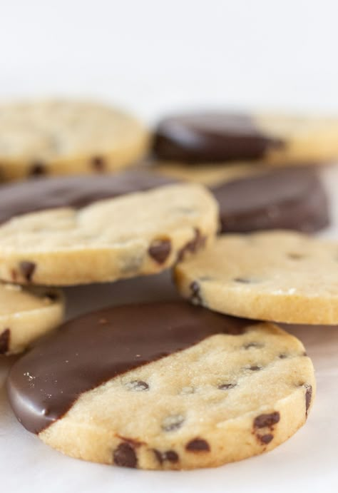 Easy Chocolate Chip Shortbread Recipe - Cookies - Practically Homemade Chocolate Covered Shortbread Cookies, Lunchroom Cookies, 5 Ingredient Cookies, Shortbread Cookie Recipes, Holiday Treat Recipes, Practically Homemade, Chocolate Chip Shortbread, Holiday Treats Recipes, Easy Bakes