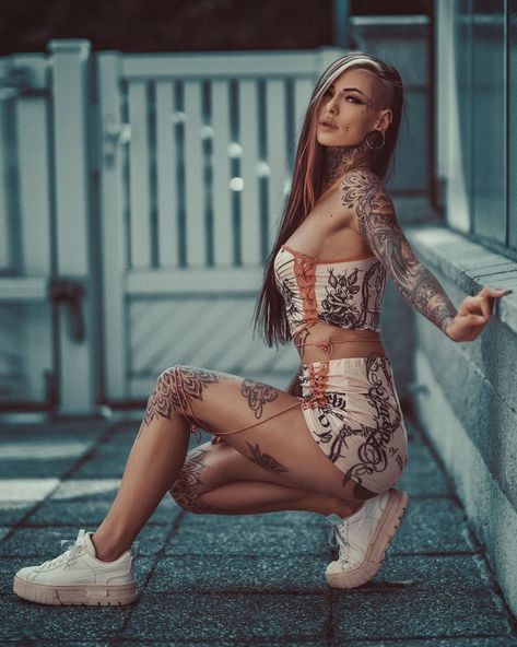 Tattooed Professional Women, Tattooed Woman Models, Diana Madness, Austrian Tattoo, Fully Tattooed, Photos Tattoo, Female Warrior Tattoo, Female Tattoo Models, Tattoo Catalog