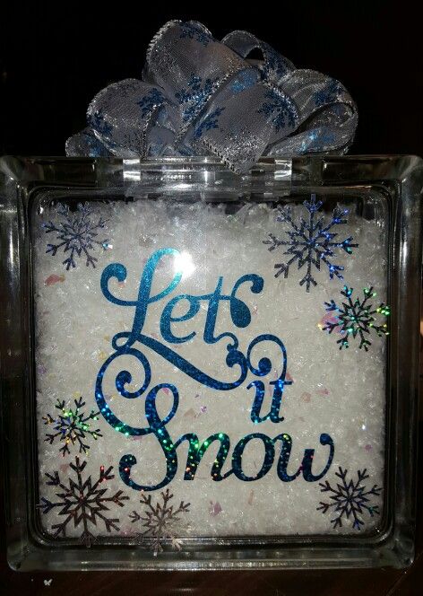 Let it snow!!! Glass block Painted Glass Blocks, Christmas Glass Blocks, Decorative Glass Blocks, Glass Block Crafts, Teal Christmas, Lighted Glass Blocks, Christmas Blocks, Block Craft, Glass Cube