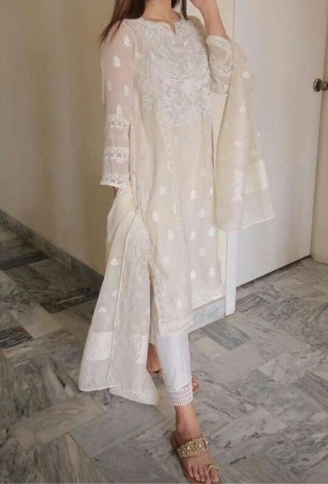 White Dress Design, Aesthetic White Dress, White Salwar Suit, White Salwar, Salwar Suit Design, White Kurti, Kurti Suit, Pakistani Party Wear Dresses, Frock Designs