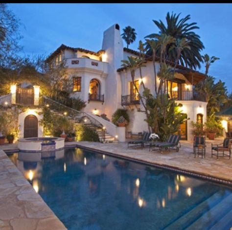 Dream house Spanish Colonial Homes, Swimming Pool Decks, Mediterranean Style Homes, Spanish Style Home, Casas Coloniales, Spanish Style Homes, Spanish House, Mediterranean Homes, Los Angeles Homes