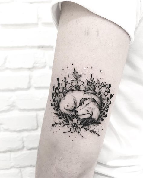 Sleepy doggie 🖤 Hase Tattoos, Pet Memorial Tattoo, Black And White Tattoo, Dachshund Tattoo, Dog Memorial Tattoos, Female Body Art, Geniale Tattoos, Memorial Tattoo, Memorial Tattoos