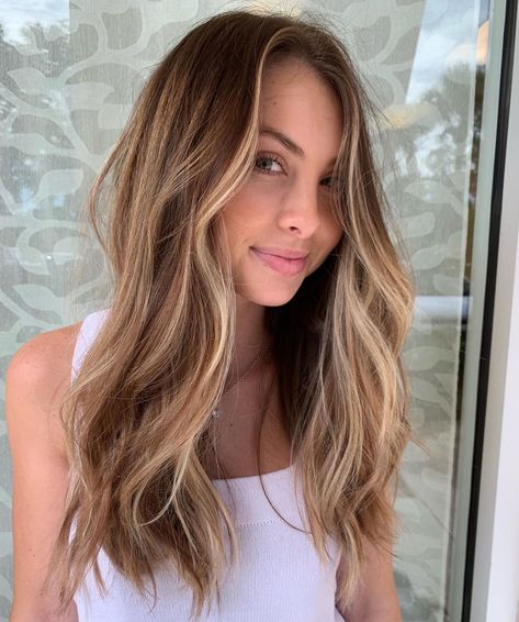 Mallery Share on Instagram: “Sunkissed ☀️ Face Framing balayage that will enhance your best features and skin tone. One version of this technique is to keep a natural…” Natural Blonde With Face Framing Highlights, Sunkissed Face Framing Highlights, Face Framing Babylights Brunette, Light Brown Hair With Face Framing, Blonde Face Framing Highlights Balayage, Front Balayage Face Framing, Face Framing Babylights, Face Framing Foils, Face Framing Highlights Brunette