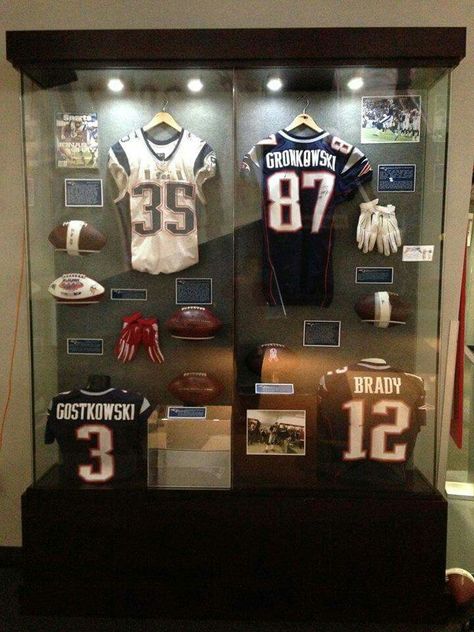 Patriot Place Hall of Fame Sport Room, Nfl Hall Of Fame, Patriots Stadium, Jersey Patriots, Gronk Patriots, Nfl Patriots, Girl Cave, Go Pats, Patriots Fans