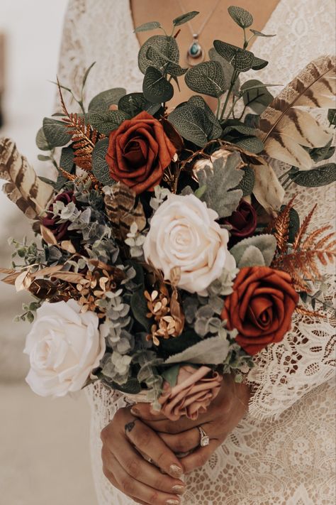 Rustic Bridal Hair, Pheasant Wedding Bouquet, Western Flower Bouquet, Turkey Feather Wedding Decor, Bouquet With Antlers, Turkey Feather Bouquet, Western Wedding Bouquets, Feathers In Wedding Bouquet, Fall Wedding Bouquets With Pheasant Feathers