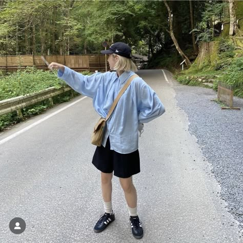 Dad Core Fashion, Half Pants Outfit, Gender Fluid Fashion, Korean Outfit Street Styles, City Boy, Smart Casual Outfit, Celebrity Street Style, Tomboy Fashion, 가을 패션