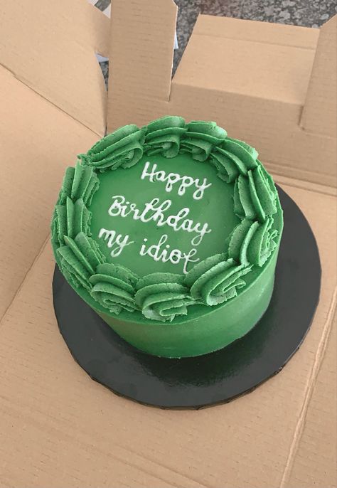 Cake Bday, Green Birthday Cakes, Round Birthday Cakes, 19 Birthday, Green Monochrome, Circle Cake, Small Birthday Cakes, Cake For Boyfriend, 18th Bday