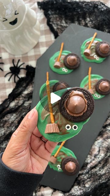 Nikki Le on Instagram: "Comment “witch” to get a 🔗 to everything you need to create these easy-to-make melted witch bark 🧙🏼‍♀️👻🍫 https://liketk.it/4TCRz  ⠀⠀⠀⠀⠀⠀⠀⠀⠀⠀⠀⠀  Thank you to Sasha @sashacakeschicago for sharing this fun Halloween sweet treat idea! 🖤  ⠀⠀⠀⠀⠀⠀⠀⠀⠀⠀⠀⠀  #ltkseasonal #ltkhalloween #target #targetstyle #walmart #walmartfinds #makeitwithmichaels #michaelsstores" Halloween Sweet Treats, Halloween Deserts, Witches Hat, Walmart Finds, Target Style, Michael Store, Wizard Of Oz, Sweet Treat, Witch Hat