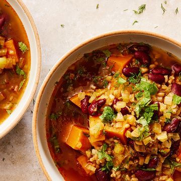 Hearty Red Bean and Barley Stew Okra Water, Barley Stew, Dinner Suggestions, Vegan Meatloaf, Crescent Recipes, Tofu Dishes, Salad Healthy, Barley Soup, Meatloaf Recipe