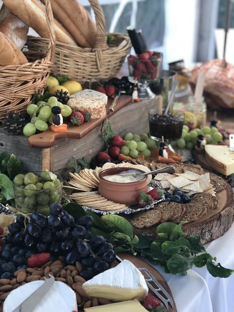 Rustic Grazing Board, French Grazing Table, Rustic Cheese Board, Tasting Table Design, Wednesday Decor, Rustic Grazing Table, Boho Tables, Meat Table, Graze Table