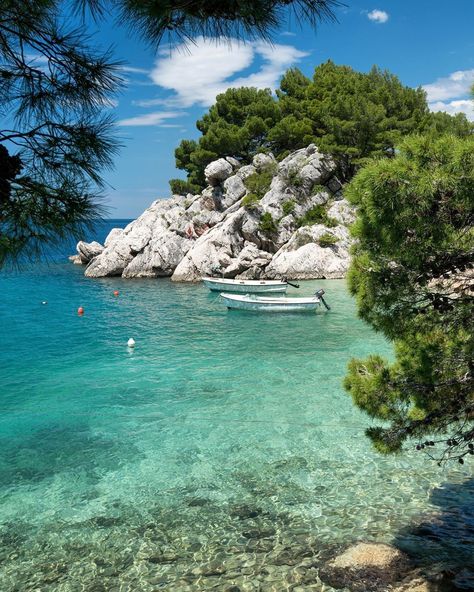 Jon Burkholz on Instagram: “Beautiful beach scene in Brela, Croatia. #croatia #wonderlustcroatia #croatia_photography #crostagram #dalmatia #visitcroatia #lovecroatia…” Brela Croatia, Beautiful Beach Scenes, Croatia Beach, Visit Croatia, Dream Travel Destinations, Italian Summer, Beach Scene, Summer Feeling, City Travel