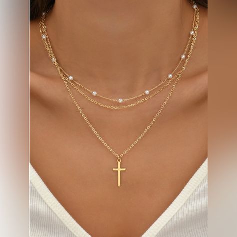 Cross Necklace Stack, Gold Pearl Necklace Wedding, Gold Cross Necklace For Women, Layered Necklaces Gold, Layered Cross Necklace, Chain Layered Necklace, Pearl Cross Necklace, Styling Jewelry, Cross Decor