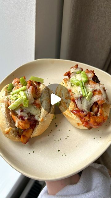 Chloe Daly on Instagram: "BBQ chicken mini baguettes 🥖 🐔  . Super simple and easy dinner / lunch idea 💡would pair nicely with a side salad! 🥗  . Recipe for 2: 2 mini baguettes (bake at home) 125g chicken breast  mixed pepper Red onion  2tbsp BBQ sauce  16g cheese (split across 2)  Spring onion  Salt  Pepper Paprika  . 543 calories / 43g protein / 75g carbs / 6g fat  . . . #chickenbaguette #bbqchicken #bbqchickenbaguette #minibaguette #mealideas #dinner #recipes #lowcalorie #highprotein #mealsforweightloss #dinnerideas" Chicken Minis, Recipe For 2, Lunch Idea, Spring Onion, Side Salad, Bbq Chicken, Bbq Sauce, Red Peppers, Meal Ideas