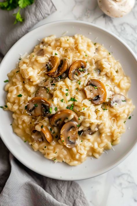 Rissoto Plating Ideas, Risotto With Mushrooms, Mushroom Rissoto Recipe, Rissoto Recipes Vegetable, Risotto Mushroom, Mushroom Meals, Mushroom Dinner, Creamy Mushroom Risotto, Italian Thanksgiving