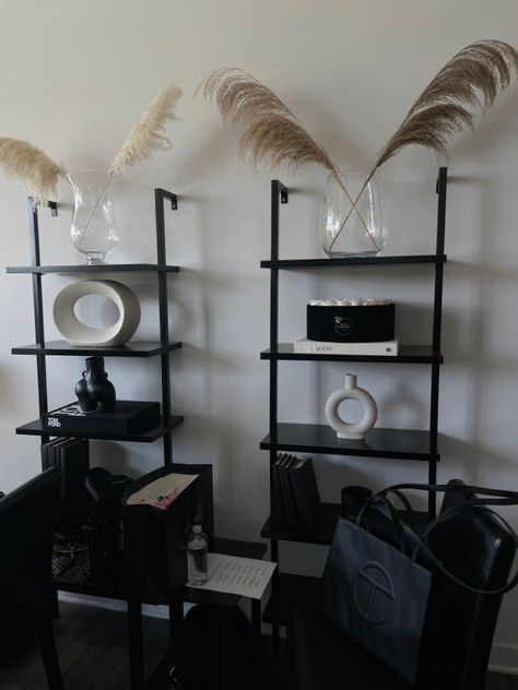 Black And Beige Salon Decor, Black And White Aesthetic Salon, Makeup Studio Minimalist, Black And Tan Salon, Wax Room Ideas Estheticians Luxury, Black Lash Room Aesthetic, Mua Suite, Black Hair Salon Aesthetic, Black Salon Suite