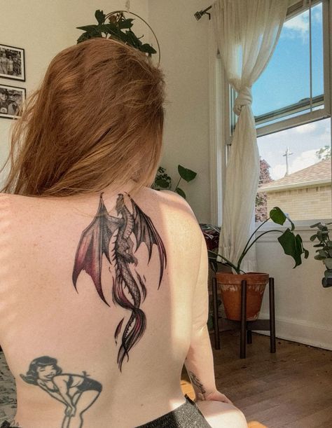 Dragon And Woman Tattoo, Drogon Game Of Thrones Tattoos, Back Tattoo Women Dragon, House Of The Dragon Tattoo, Dragon Tattoo Game Of Thrones, Game Of Thrones Tattoo Ideas, Funny Small Tattoos, Game Of Thrones Tattoo, Bookish Tattoos