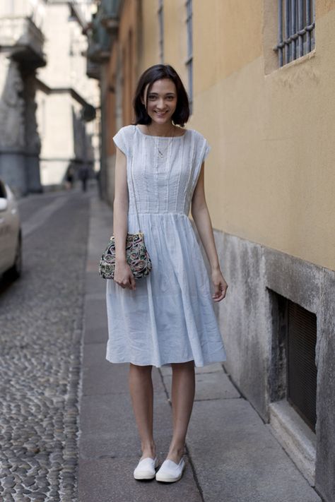 so simple #thesartorialist Bensimon Shoes Outfit, Bensimon Shoes, Simple Cotton Dress, Feminine Summer, The Sartorialist, Soft Feminine, Shoes Outfit, Dress For Summer, Looks Street Style