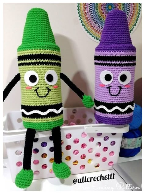 Crayon Crochet Free Pattern, Crochet Crayons Free Pattern, Crochet Back To School Ideas, Crochet Crayon, Crochet Kids Toys, Free Crochet Toy Patterns, Crochet Teacher Gifts, Crocheted Animals, Confection Au Crochet