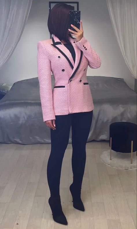 Pink Tweed Blazer Outfit Women, Pink Tweed Blazer Outfit, Tweed Blazer Outfit Women, Tweed Blazer Outfit, Pink Suits Women, Pink Blazer Outfit, Tweed Jacket Outfit, Blazer Rosa, Black Blazer Outfit