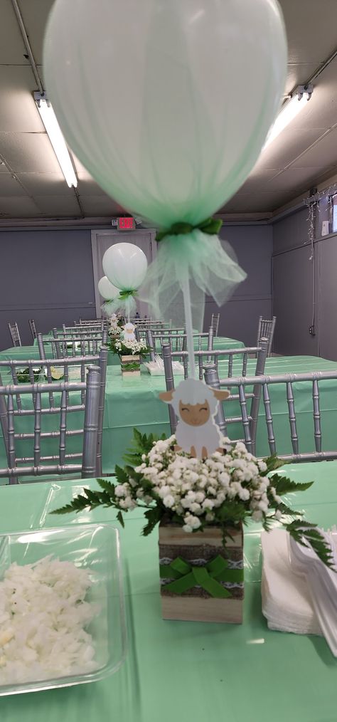 Sheep Baby Shower Ideas, Lamb Centerpieces, Baby Lamb Baby Shower, Balloons Decorations, Baby Dedication, Baby Lamb, Shower Centerpieces, Baby Shower Centerpieces, Shower Gifts