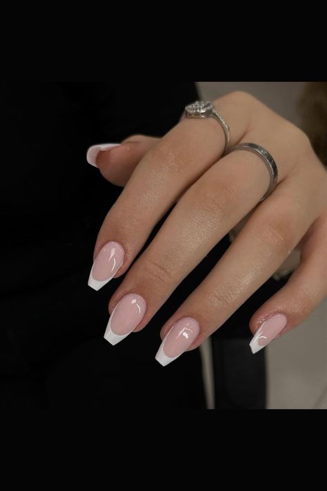 Simple White French Tip Acrylic Nails, Good French Tip Nails, Aesthetic Nails French Tip, French Tip Aesthetic, Girl Nails Aesthetic, Winter French Nails, Round French Tip Nails, Press On Nails Aesthetic, French Tip Nails Coffin