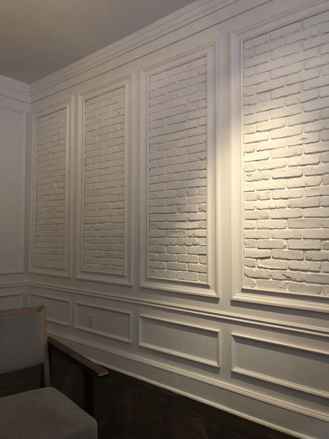 Wall Moulding Patterns, Modern Wall Moulding Design, Wall Moulding Ideas Bedroom, Panelling With Wallpaper, Wall Moulding Ideas Living Room, Classic Wall Design, Wall Moulding Ideas, Wall Trim Ideas, Decor Wall Panels