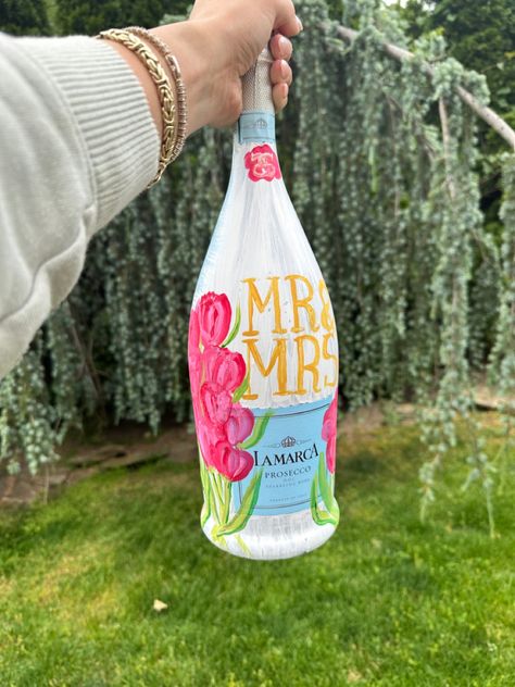 Custom painted Lamarca Prosecco bottle for a surprise engagement at water, drinker, family farms in the Hamptons, New York for the tulip festival Painted Champagne Bottle Engagement, Lamarca Prosecco, Prosecco Bottle, Wedding Wine Bottles, Artsy Ideas, Painted Bottle, Tulip Festival, Painted Wine Bottles, Painted Wine Glasses