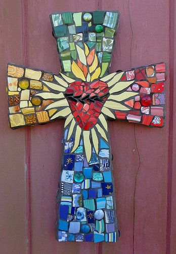 Heart Mosaic, Mosaic Art Diy, Auction Projects, Mosaic Garden Art, Mosaic Crosses, Mosaic Stained, Mosaic Madness, Cross Crafts, Cross Art