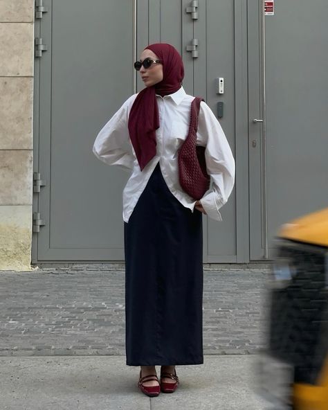 burgundy & blue combo >> 🫐🍇 Modest Burgundy Dress, Hijabi Cool Outfits, Burgundy Hijab Outfit, Cool Hijabi Outfits, Blue Hijab Outfit, Red Hijab, Hijab Fits, Modest Winter Outfits, Uni Style