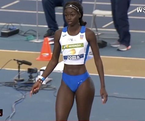 Track Body Goals, Fatima Diame, V Shape Body, Pintura Hippie, Athletic Body Type, Track And Field Athlete, Body Types Women, Toned Women, Athletic Body