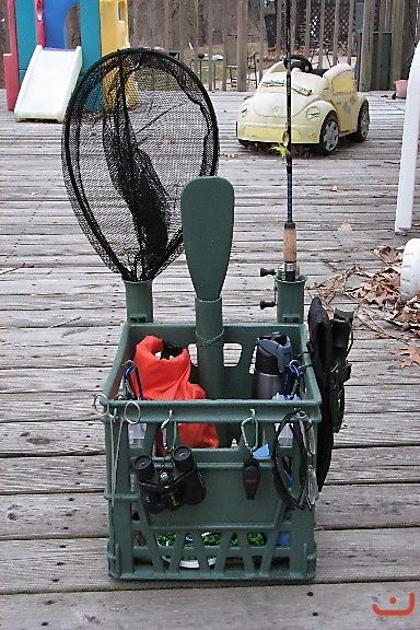 Kayak Crate, Pontoon Ideas, Kayak Fishing Setup, Kayak Equipment, Canoe Fishing, Fishing Ideas, Diy Fishing, Lake Gifts, Kayak Storage