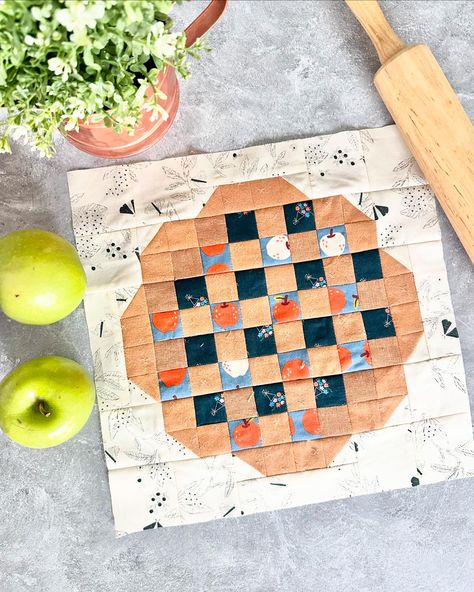 I’ve been baking apple pie! 🍏🍎🥧 This adorable pie block was designed by Jamie of @sewsbyday and it was so fun to put together! This block is part of the #farmersmarketqal that kicked off last Friday and it’s never too late to join in. It’s totally free! Sign up in the link in my bio. This week was pies and pumpkins. Week 2 starts tomorrow! Fellow designers: @sewsbyday @compassandwildflower @embercraftcompany @garryanaquiltco @heartlakequilts @ritualquiltcompany @farmersdaughterstit... Baking Apple Pie, Quilt Pattern Design, Baked Apple Pie, Last Friday, Free Sign, Mini Quilts, Art Gallery Fabrics, Never Too Late, Put Together