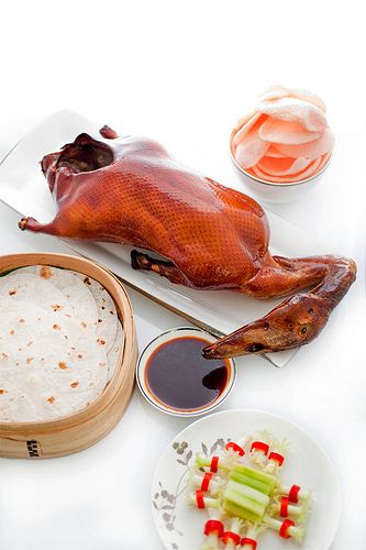 Pekin duck Peking Duck Recipe, Peking Roasted Duck, Chinese Chicken Wings, Goose Recipes, Roasted Duck, Almond Chicken, Peking Duck, China Food, Taiwanese Food